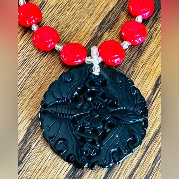 Necklace Red and Black beads VINTAGE Asian Inspired by August Max - Picture 3 of 9